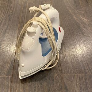 Perfection White and Blue Steam Iron 2:11